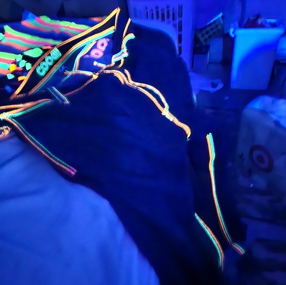Coogi 42 blacklight (3d glasses required) - Picture 2 of 16